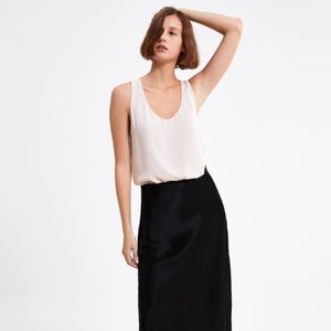 ZARA BASIC TOP W. SIDE SLITS